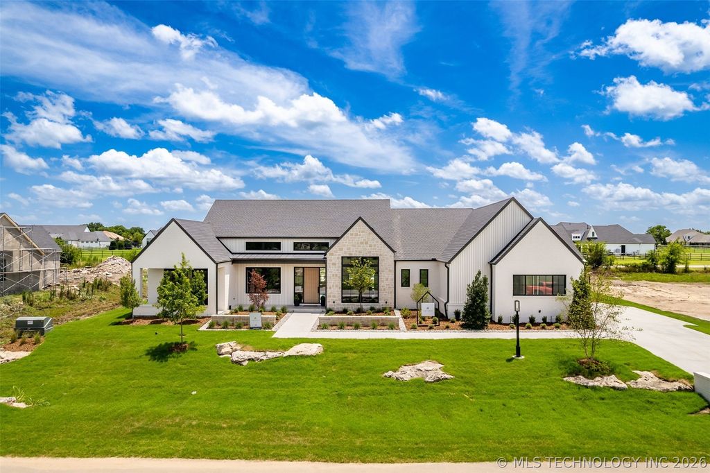 17254 E White Tail Cove, Owasso, OK 74055