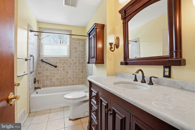 1201 LOG COLLEGE DR, Warminster, PA 18974