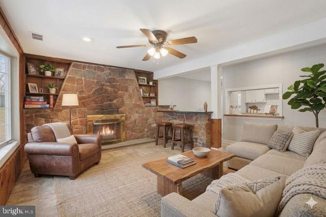 1201 LOG COLLEGE DR, Warminster, PA 18974