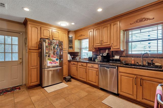 2913 18th Avenue N, Texas City, TX 77590