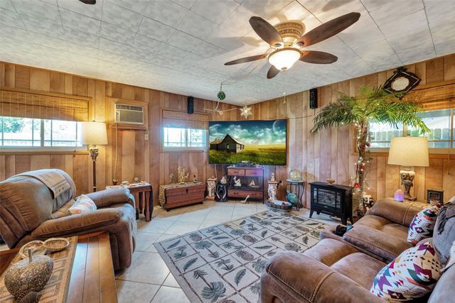 2913 18th Avenue N, Texas City, TX 77590