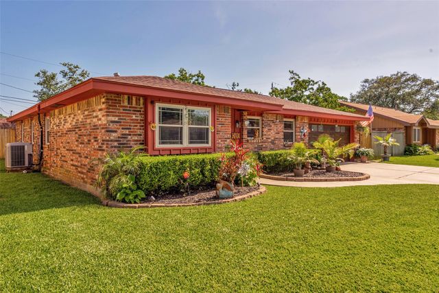 2913 18th Avenue N, Texas City, TX 77590