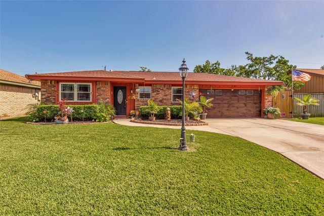 2913 18th Avenue N, Texas City, TX 77590