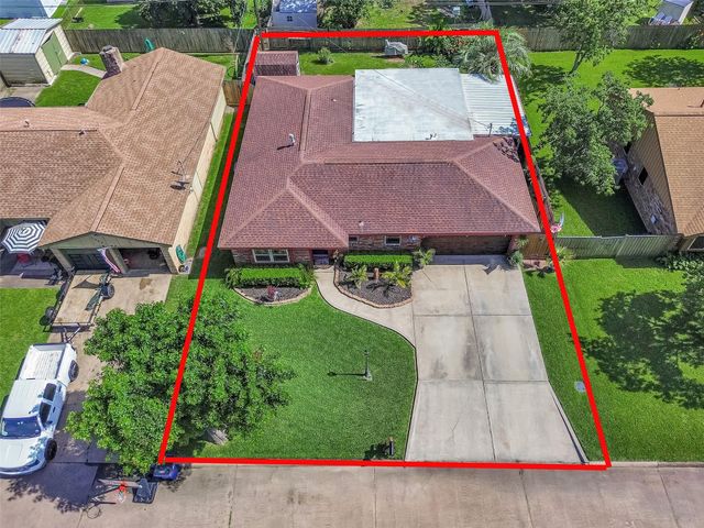 2913 18th Avenue N, Texas City, TX 77590