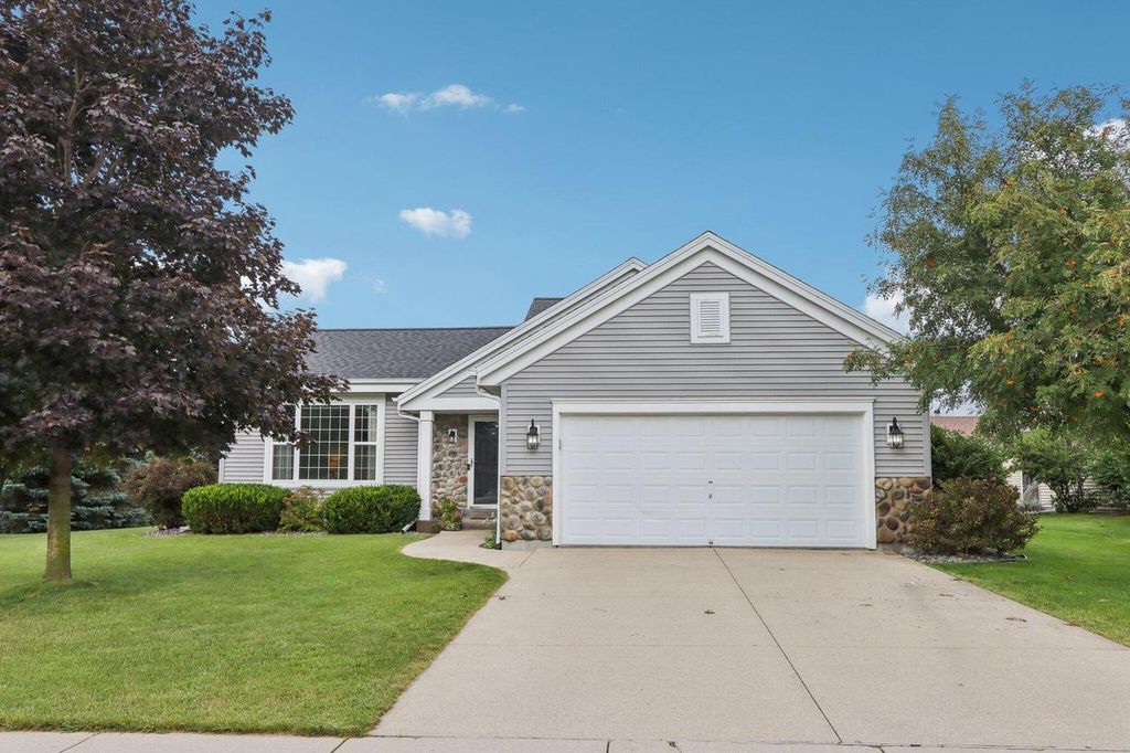 290 Whisper LANE, Kewaskum, WI 53040