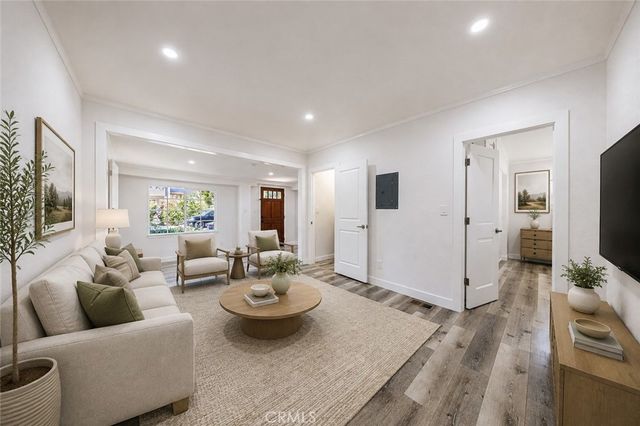 566 Oak Street, Glendale, CA 91204