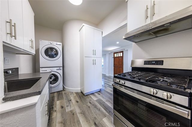 566 Oak Street, Glendale, CA 91204