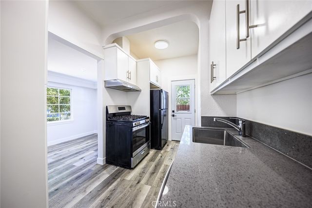 566 Oak Street, Glendale, CA 91204