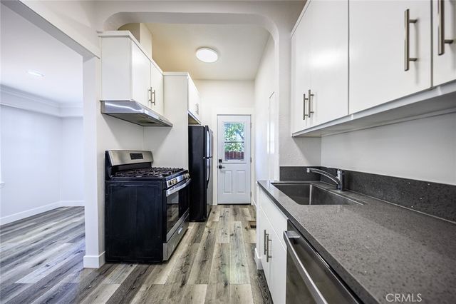 566 Oak Street, Glendale, CA 91204