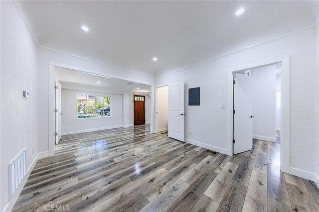 566 Oak Street, Glendale, CA 91204