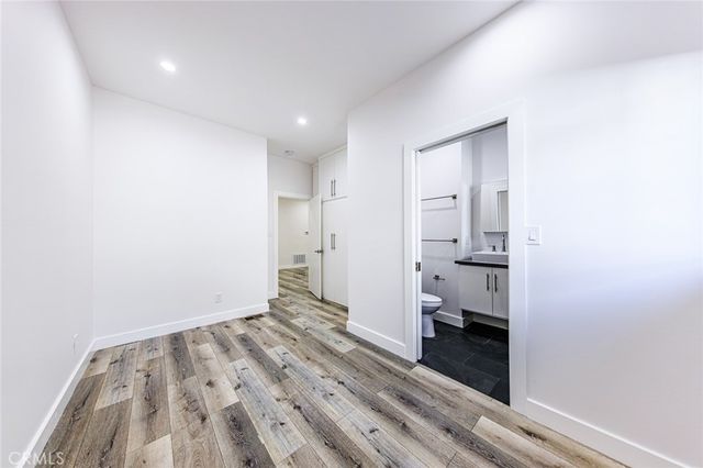 566 Oak Street, Glendale, CA 91204