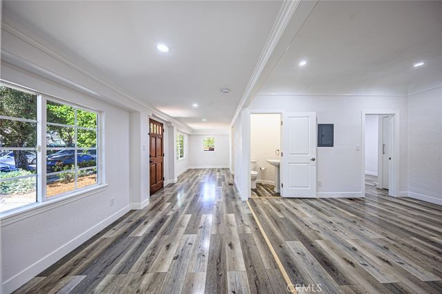 566 Oak Street, Glendale, CA 91204