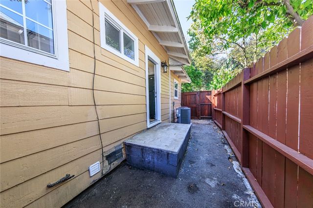 566 Oak Street, Glendale, CA 91204