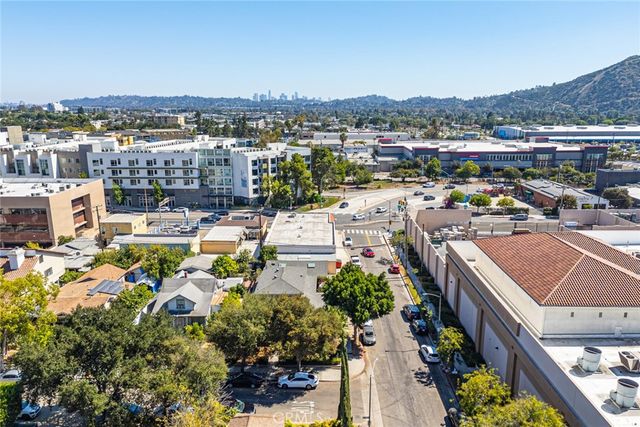566 Oak Street, Glendale, CA 91204