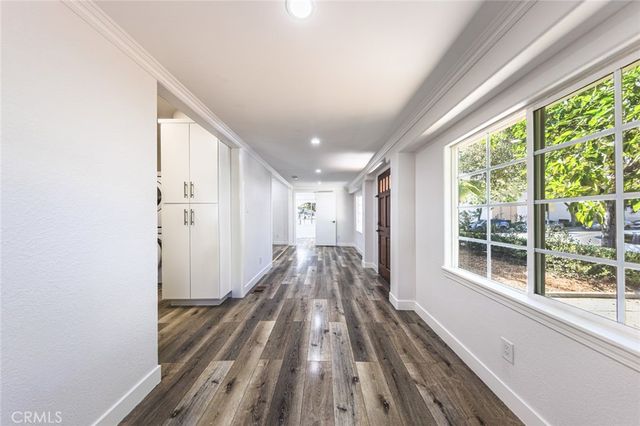 566 Oak Street, Glendale, CA 91204