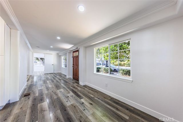 566 Oak Street, Glendale, CA 91204