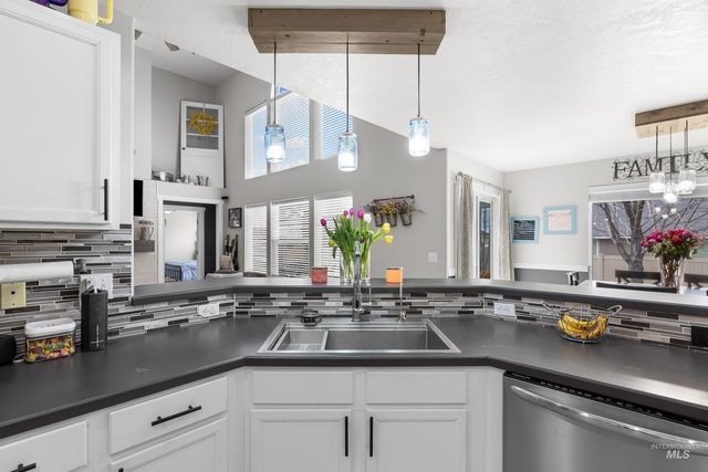 2223 N Maroon Ave, Kuna, ID 83634