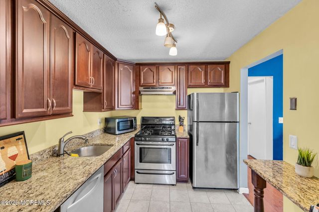 305 Owls Nest Court, Jackson, NJ 08527