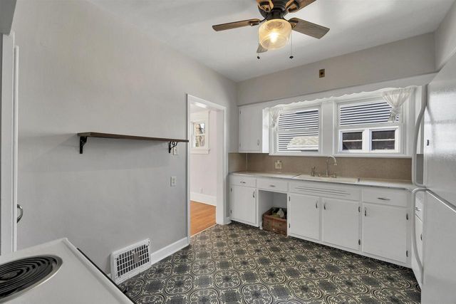 866 HOWARD STREET, Green Bay, WI 54303