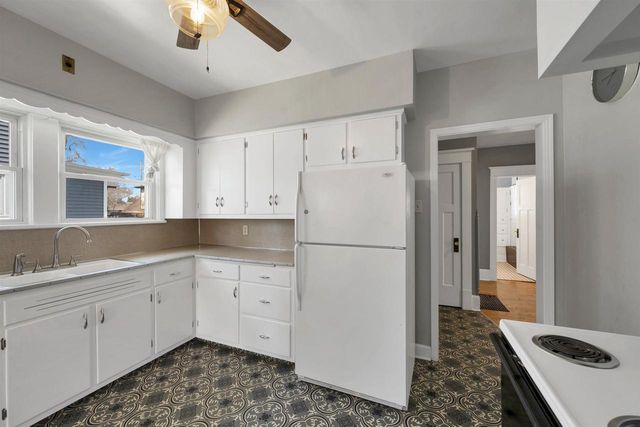 866 HOWARD STREET, Green Bay, WI 54303