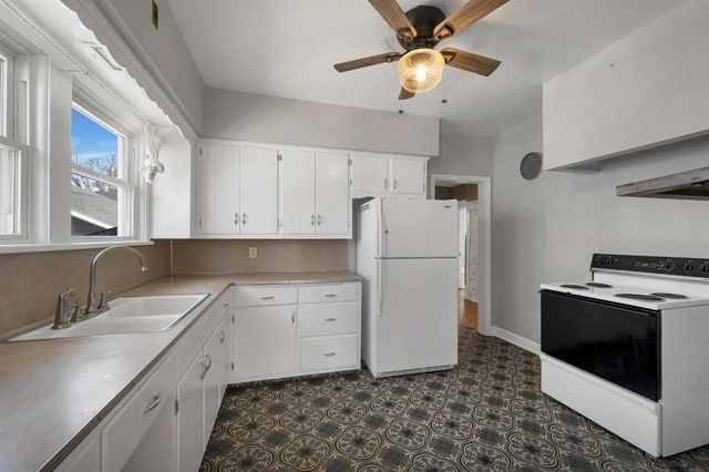 866 HOWARD STREET, Green Bay, WI 54303