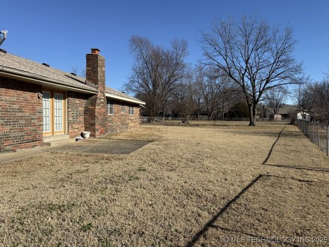 908 Colonial Court, Pryor, OK 74361