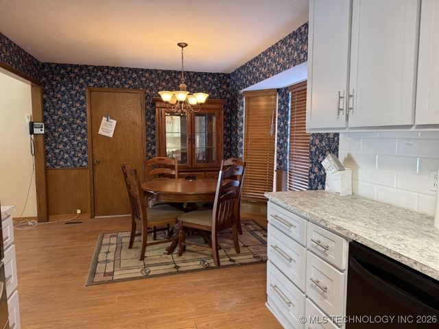 908 Colonial Court, Pryor, OK 74361