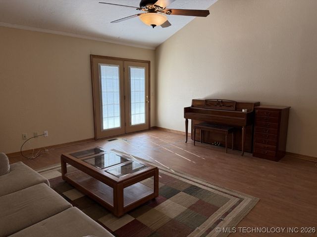 908 Colonial Court, Pryor, OK 74361