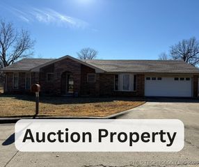 908 Colonial Court, Pryor, OK 74361