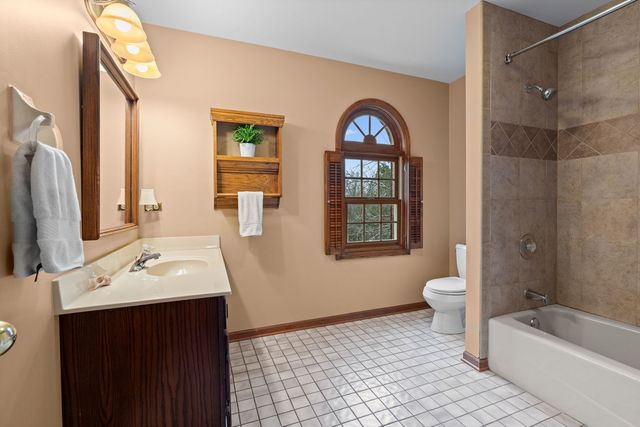 3810 Church Hill Lane, Crystal Lake, IL 60014