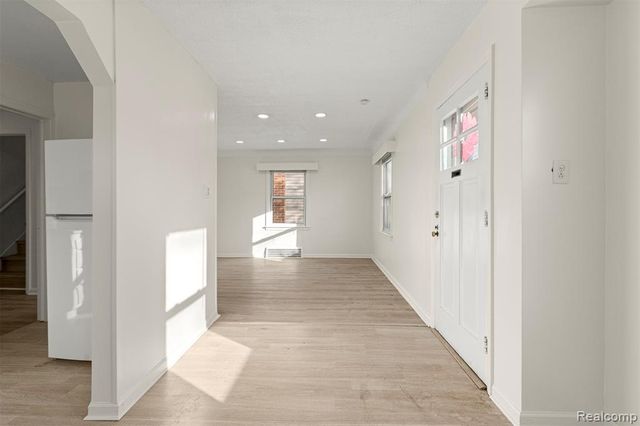 24820 New York Street, Dearborn, MI 48124