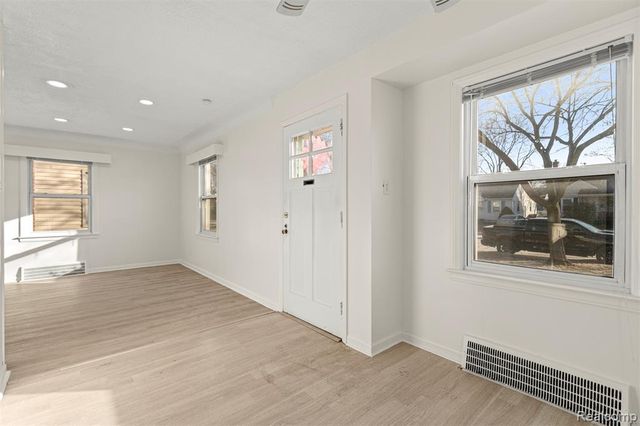 24820 New York Street, Dearborn, MI 48124