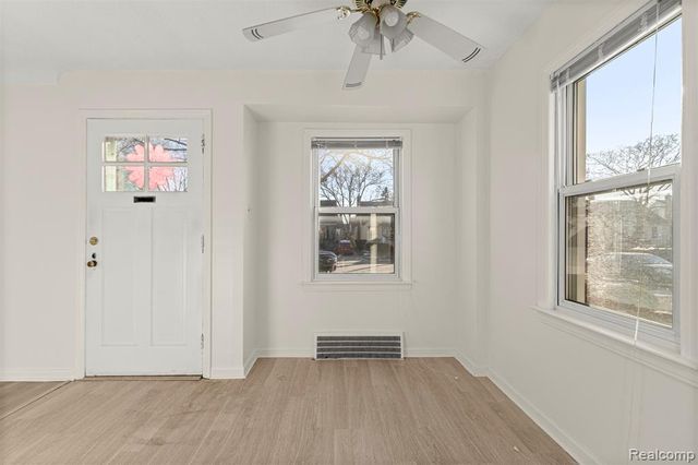 24820 New York Street, Dearborn, MI 48124