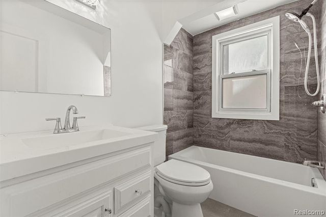 24820 New York Street, Dearborn, MI 48124