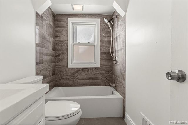 24820 New York Street, Dearborn, MI 48124