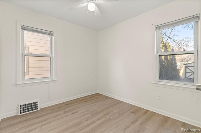 24820 New York Street, Dearborn, MI 48124