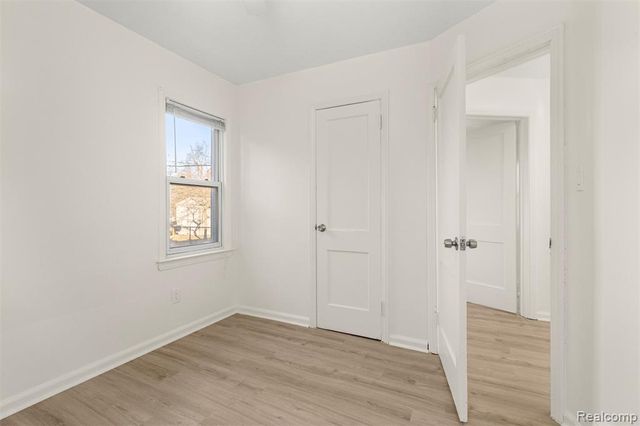 24820 New York Street, Dearborn, MI 48124