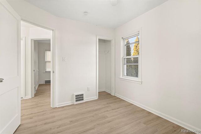 24820 New York Street, Dearborn, MI 48124