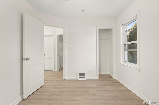 24820 New York Street, Dearborn, MI 48124