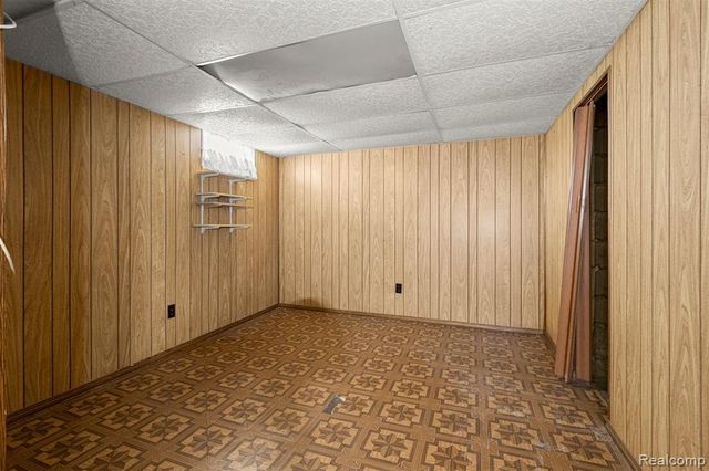 24820 New York Street, Dearborn, MI 48124