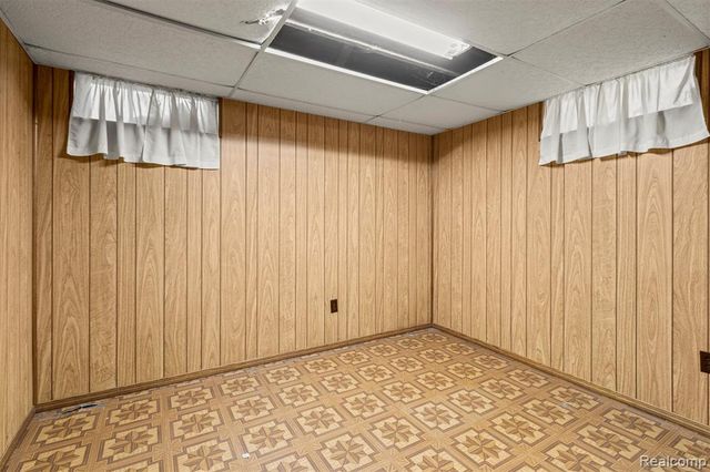 24820 New York Street, Dearborn, MI 48124