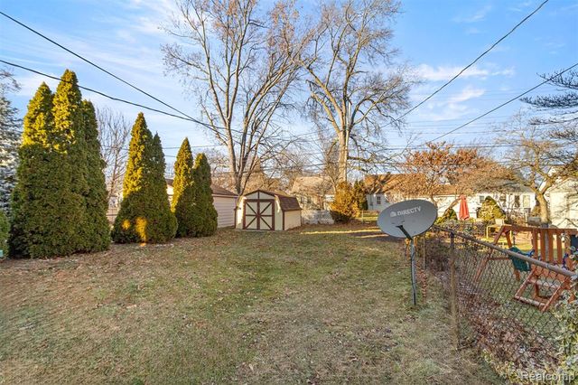 24820 New York Street, Dearborn, MI 48124