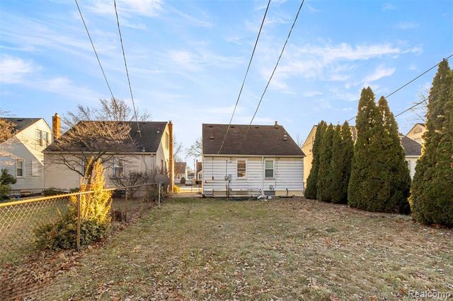 24820 New York Street, Dearborn, MI 48124