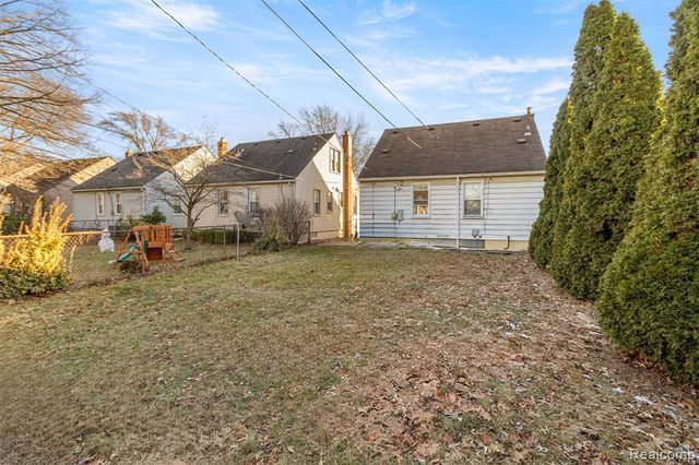 24820 New York Street, Dearborn, MI 48124