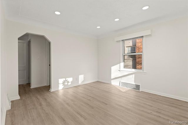 24820 New York Street, Dearborn, MI 48124