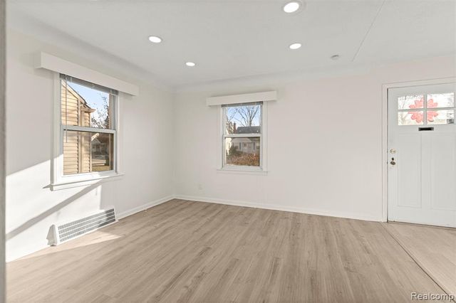 24820 New York Street, Dearborn, MI 48124