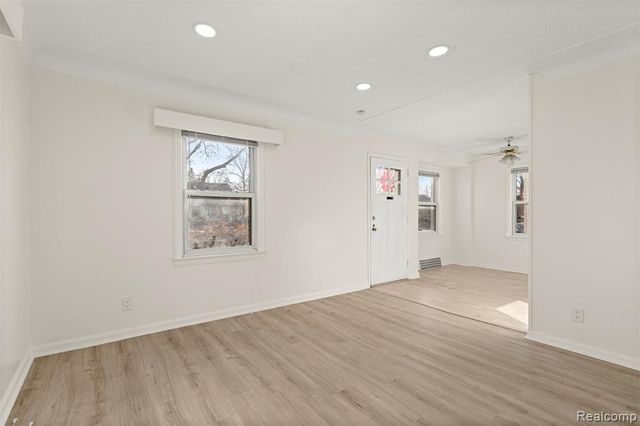 24820 New York Street, Dearborn, MI 48124