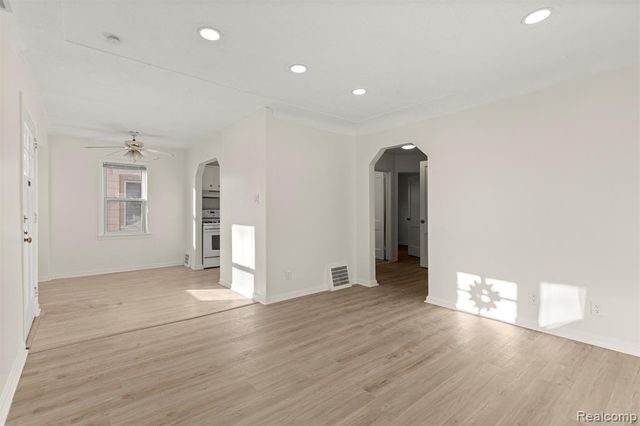 24820 New York Street, Dearborn, MI 48124