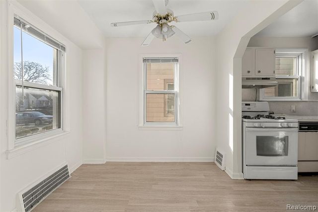 24820 New York Street, Dearborn, MI 48124