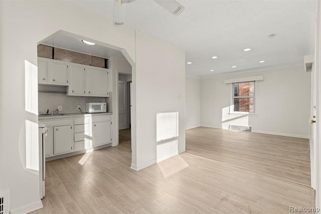 24820 New York Street, Dearborn, MI 48124